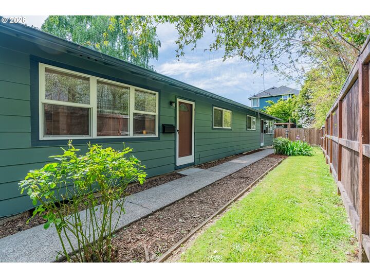 Property Photo:  2913/2915 SE 19th Ave  OR 97202 