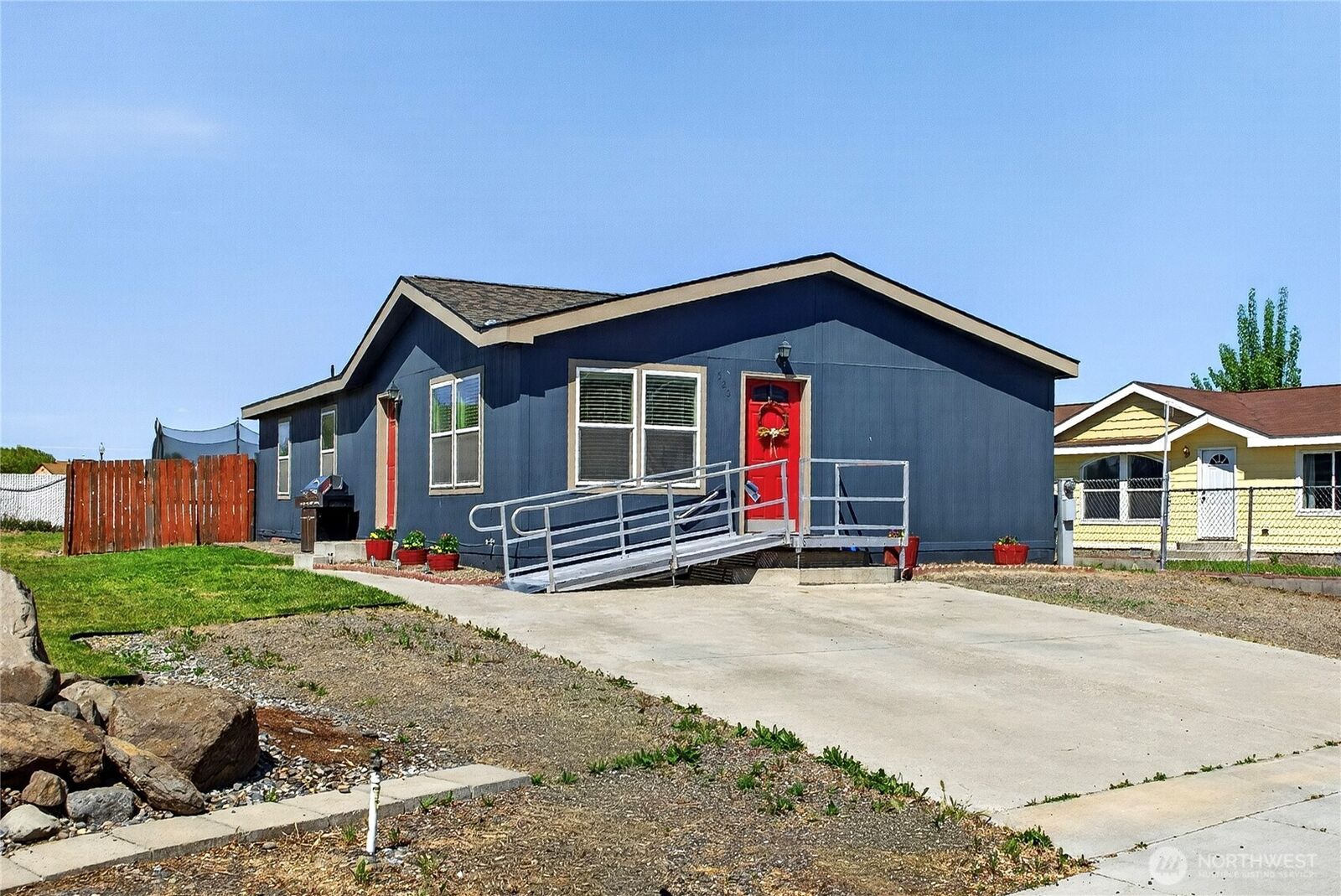 Property Photo: 520 New Gate Drive WA 99350