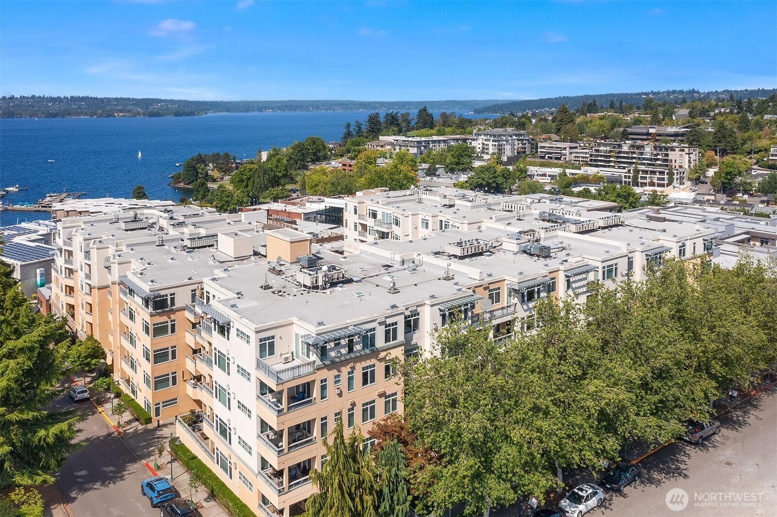 Property Photo:  109  2nd Street S 422  WA 98033 