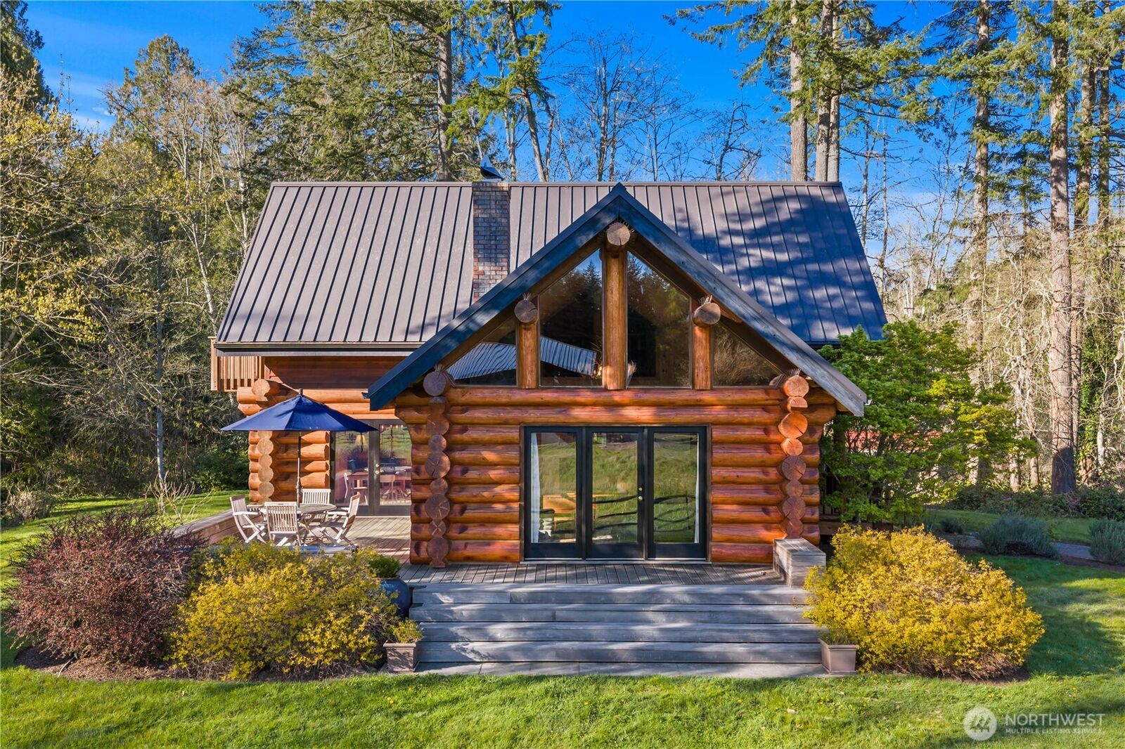 Property Photo: 7200 NE Day Road W WA 98110