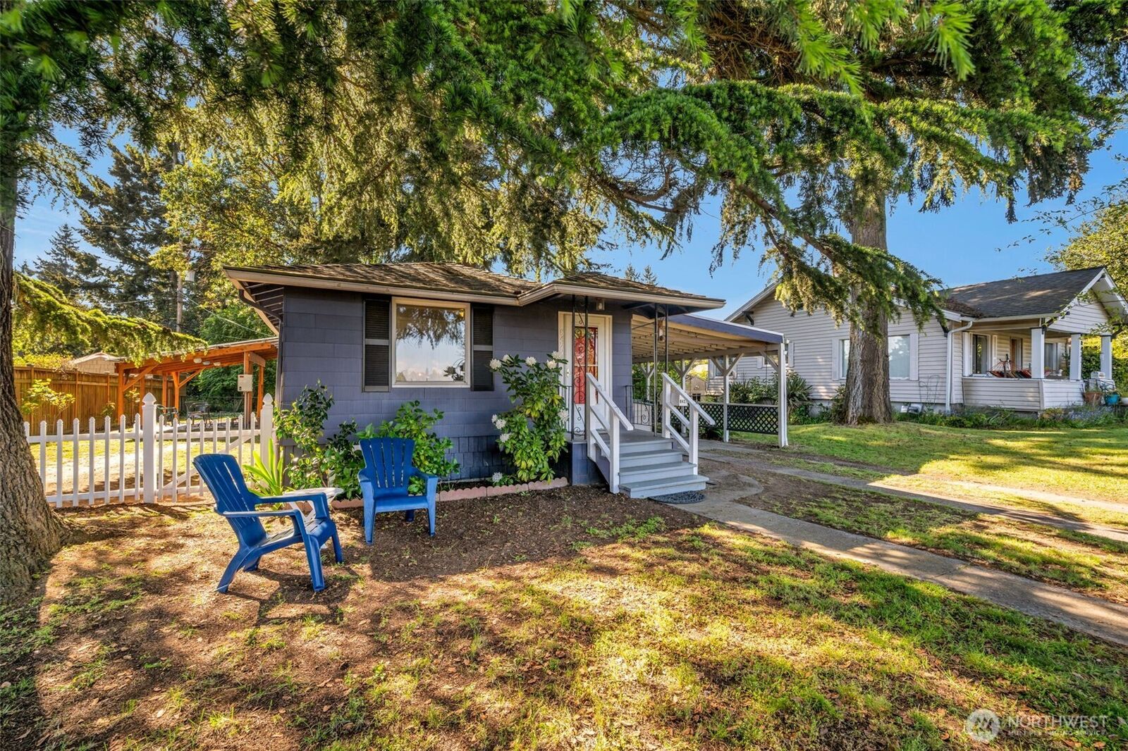 Property Photo:  8427  30th Avenue SW  WA 98126 