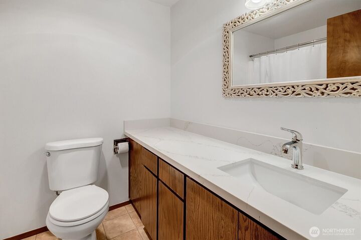 Property Photo:  921  Pershing Ave 101  WA 98312 