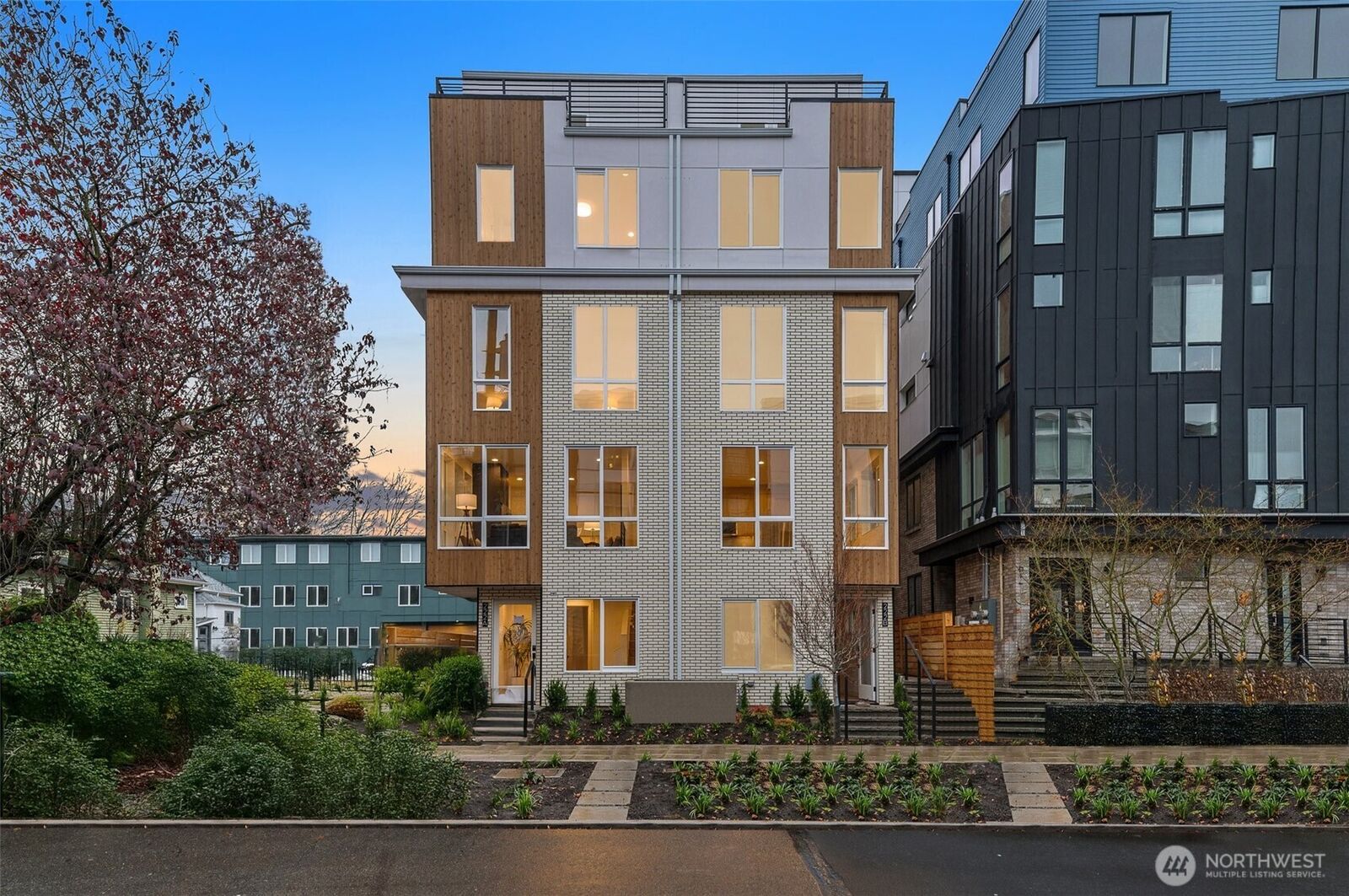 Property Photo:  222 D  10th Avenue E  WA 98102 