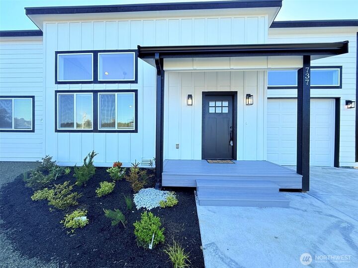 Property Photo:  737  Ocean Shores Boulevard SW  WA 98569 
