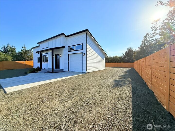 Property Photo:  737  Ocean Shores Boulevard SW  WA 98569 