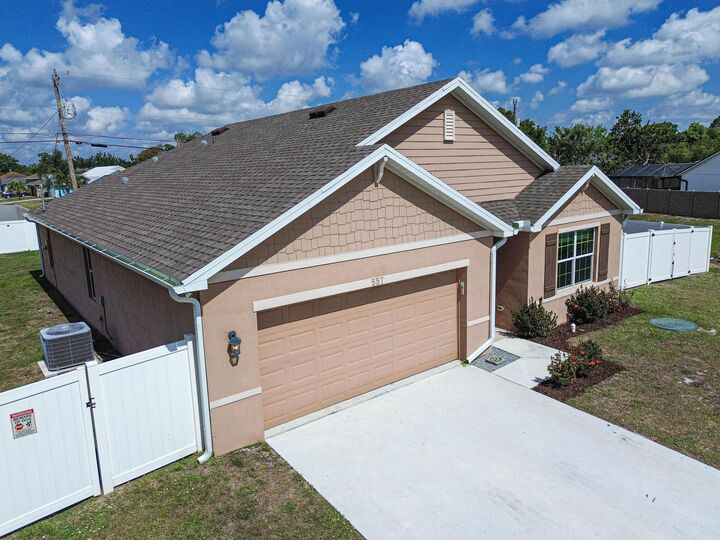 Property Photo:  557 SW Columbus Drive  FL 34953 