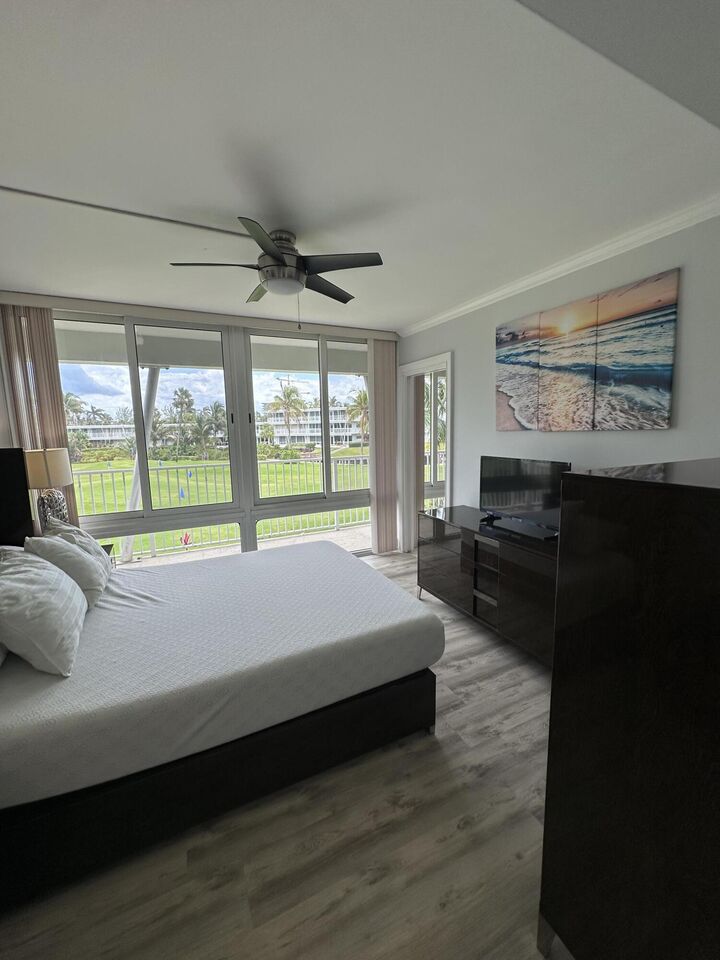 Property Photo:  1221 Hillsboro Mile 41B  FL 33062 