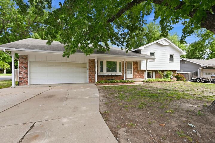 Property Photo:  800 E Sunrise  KS 67037 