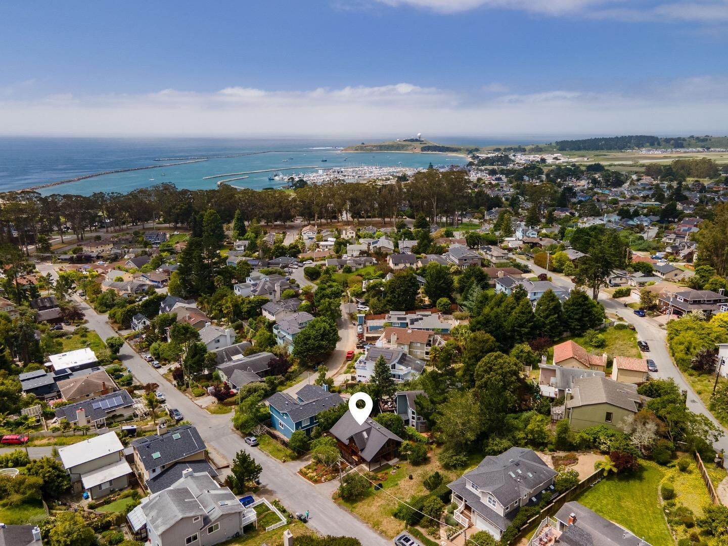Property Photo:  401 Avenue Del Oro  CA 94018 