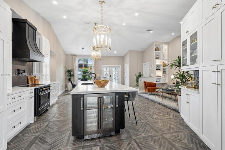 Property Photo:  811 Amherst Ave  FL 33325 