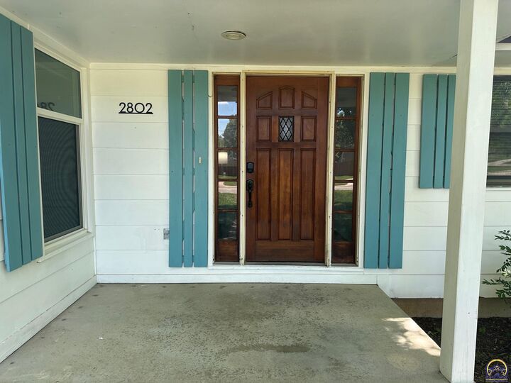 Property Photo:  2802 Prairie St  KS 66801 