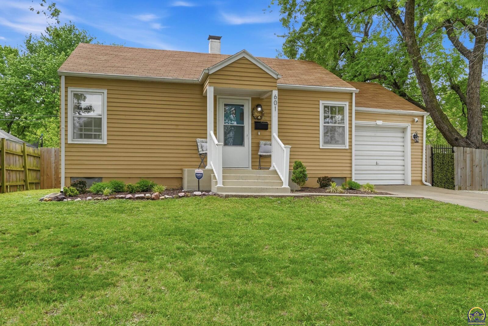 Property Photo:  601 SW Randolph Ave  KS 66606 