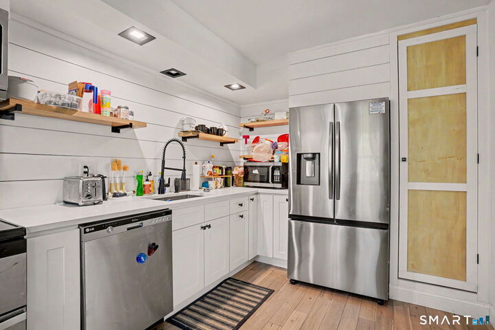 Property Photo: 135 Heatherwood Drive 135 CT 06804