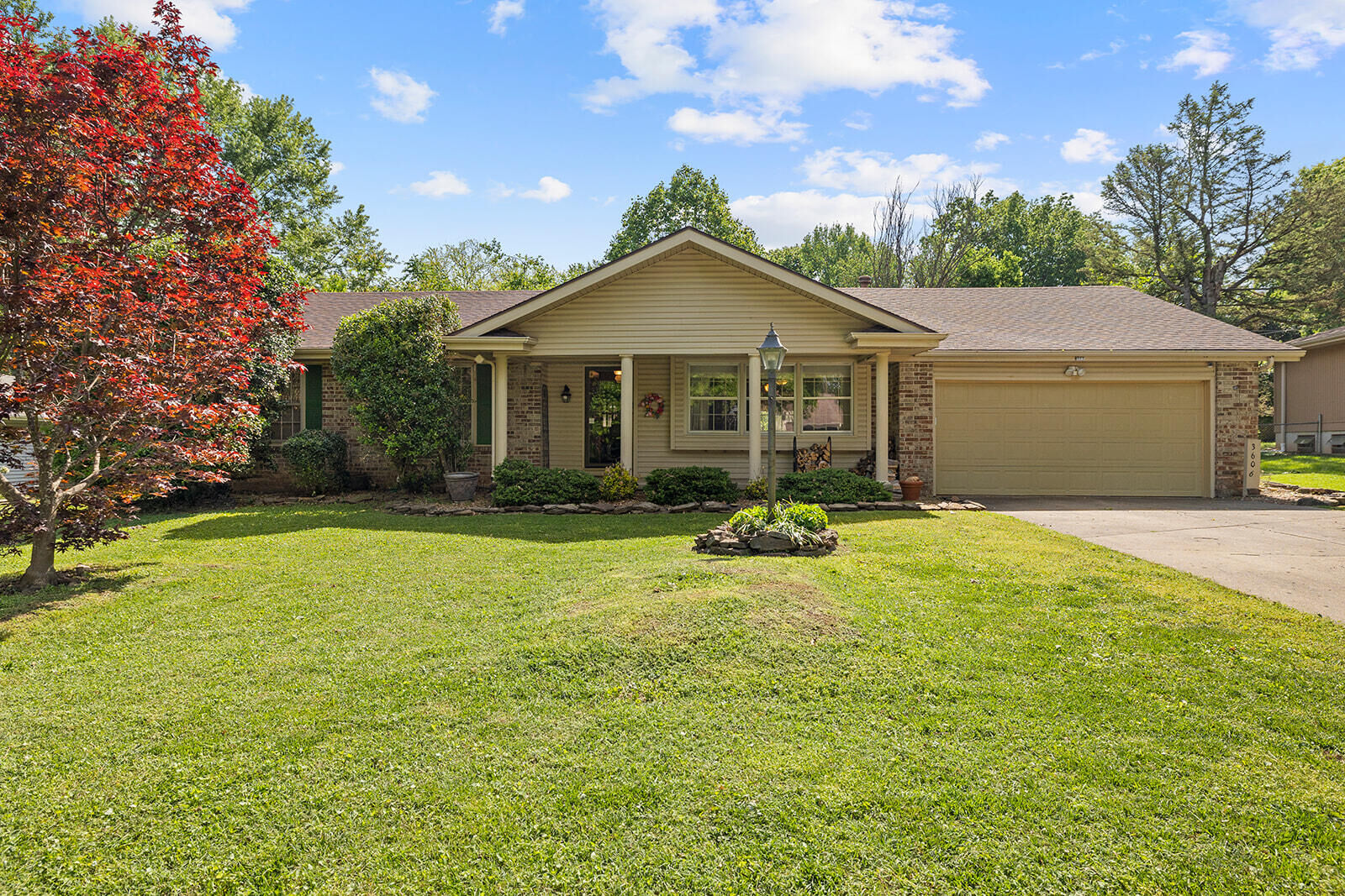 Property Photo: 3606 S Parkhill Avenue MO 65807