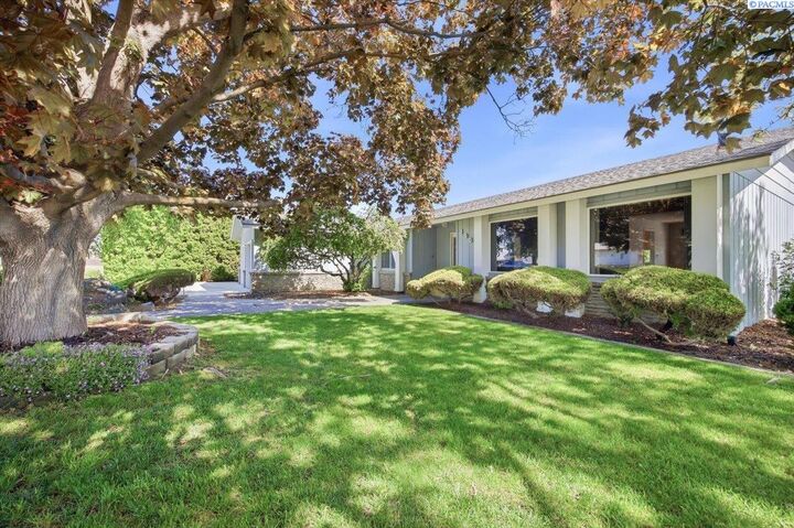Property Photo:  1909 S Newport St  WA 99337 