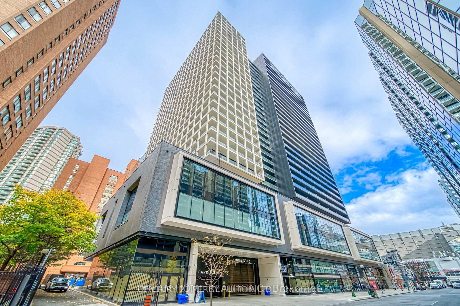 Photo de la propriété:  20 Edward Street 1009  ON M5G 0C5 