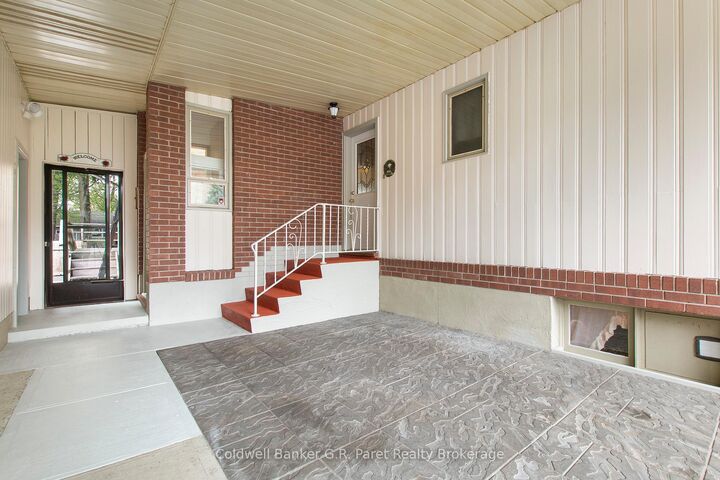 Property Photo:  105 Queen Street  ON N4G 3H4 