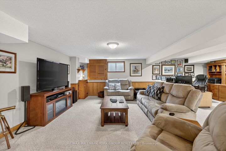 8 Grant Court — photo 1