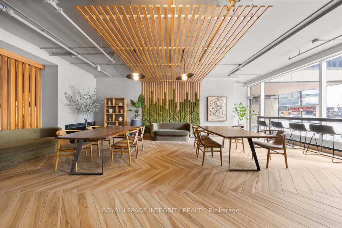 Property Photo: 161 Laurier Avenue W 1404 ON K1P 5J2