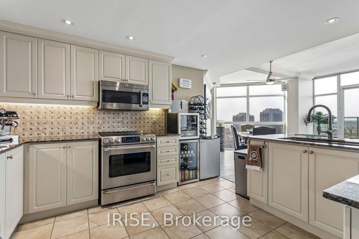 Property Photo: 9 George Street Ph01 ON L6Y 0T6
