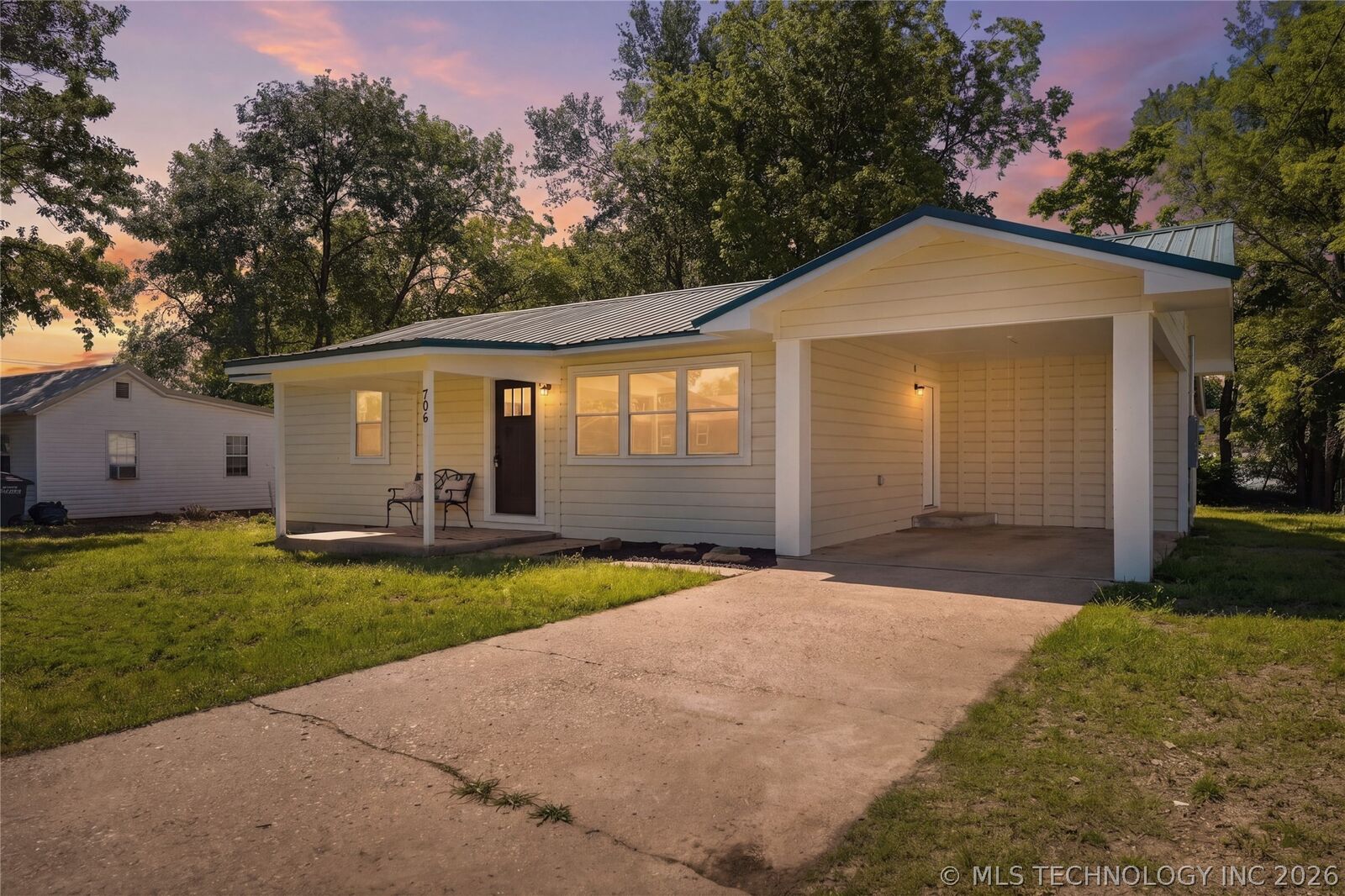 Property Photo:  706 E Redwood Avenue N  OK 74955 