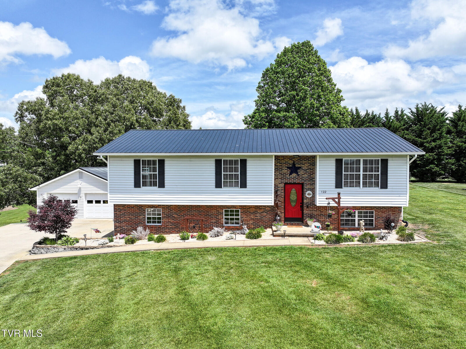Property Photo:  122 Earlington Drive  TN 37743 