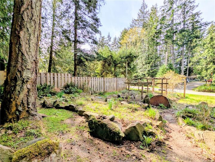 Property Photo: 948 Harrison Way BC V0R 1X2