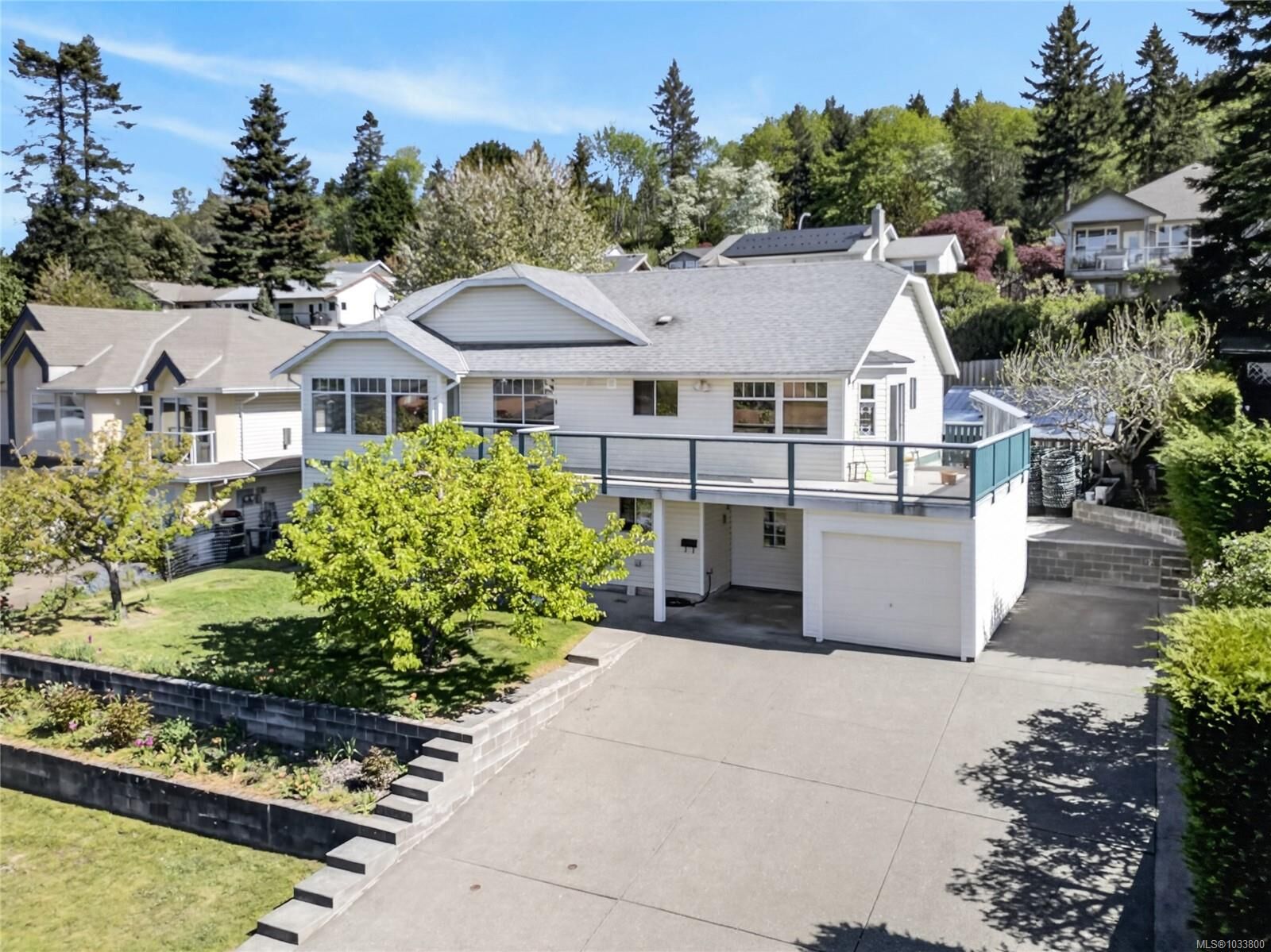 Property Photo: 365 Panorama Cres BC V9N 6Y7