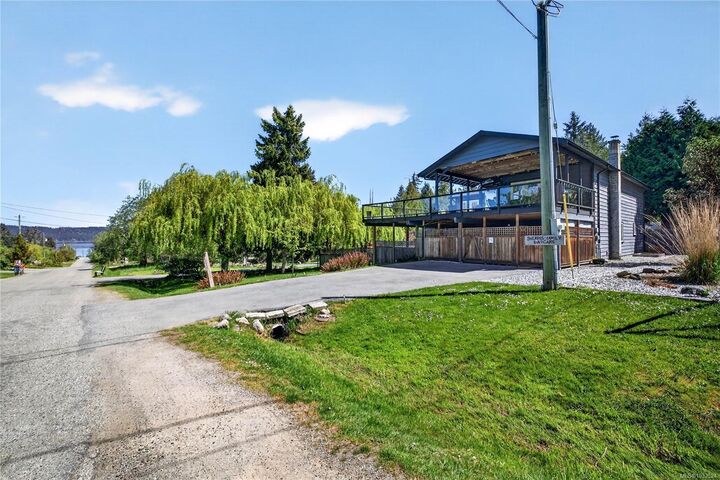 215 Maliview Dr — photo 1