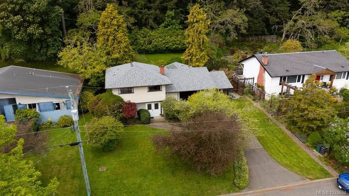 Property Photo:  4312 Parkside Cres  BC V8N 2C3 
