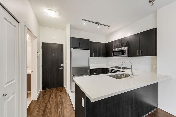 Property Photo: 3133 Riverwalk Avenue 422 BC V5S 0A7