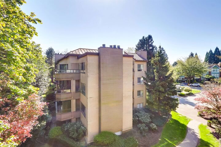 Property Photo:  1690 Augusta Avenue 303  BC V5A 2V6 