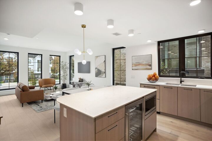 Property Photo: 157 W King Edward Avenue 101 BC V5Y 2H8
