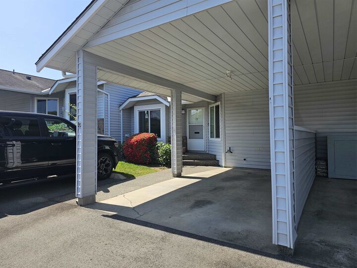 Property Photo: 2989 Trafalgar Street 22 BC V2S 7X9