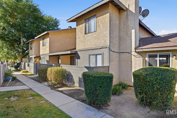 Property Photo:  817 Quail Lane  CA 93309 