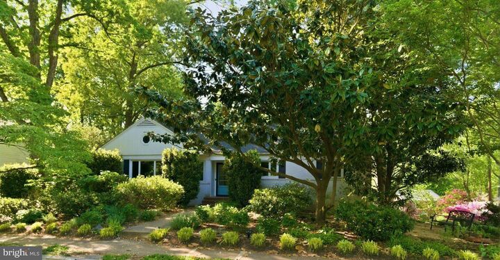 Property Photo:  2506 N Upshur Street  VA 22207 