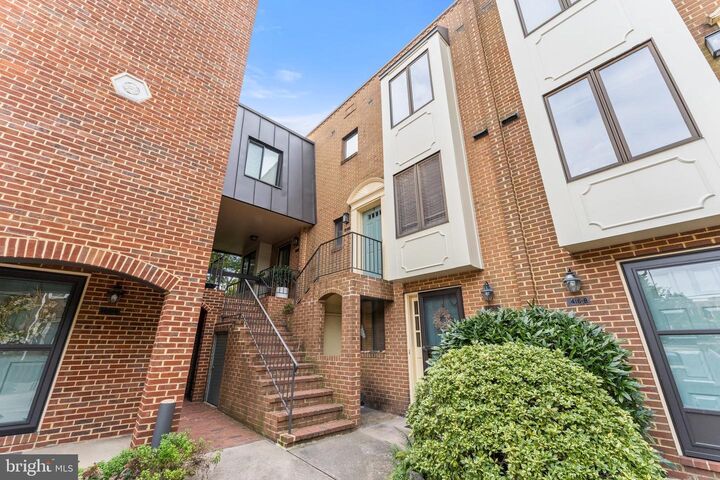 Property Photo:  1414 12th Street N 1414B  VA 22209 