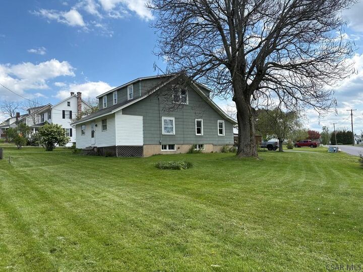 Property Photo:  2718 Bedford Street  PA 15904 