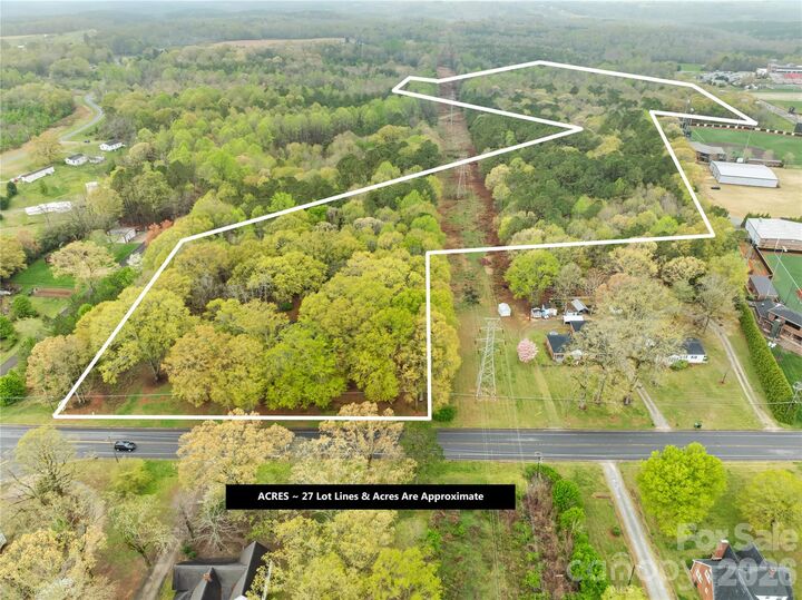 Property Photo: 322 S Main Street NC 28152