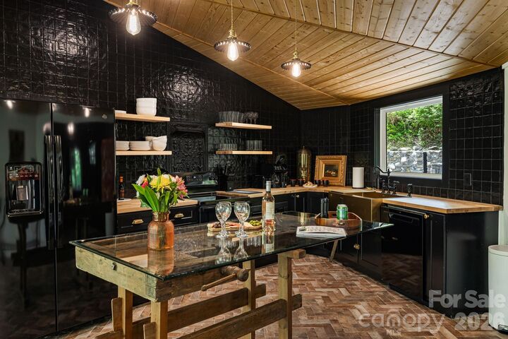 Property Photo: 1 Patton Circle NC 28804