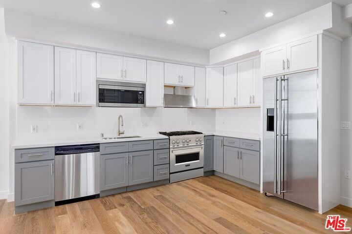 Property Photo:  3726 N Kelton Ave  CA 90034 
