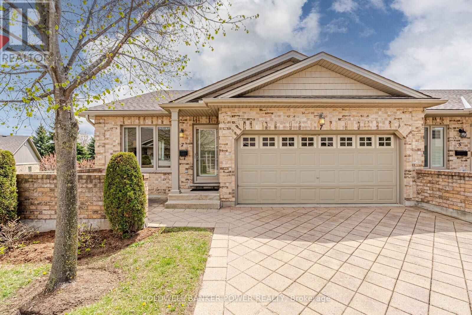 Photo de la propriété:  620 Thistlewood Drive 7  ON N5X 0A9 