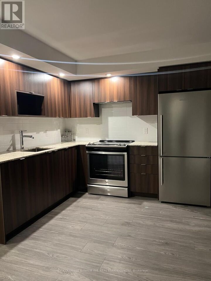 Property Photo: 225 Village Green Square 2106 ON M1S 0L3