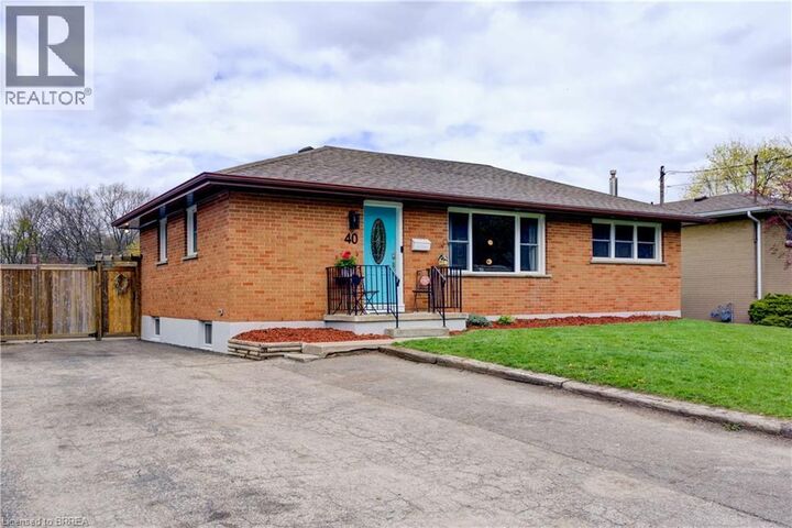 Property Photo:  40 Hickery Place  ON N3S 3C8 