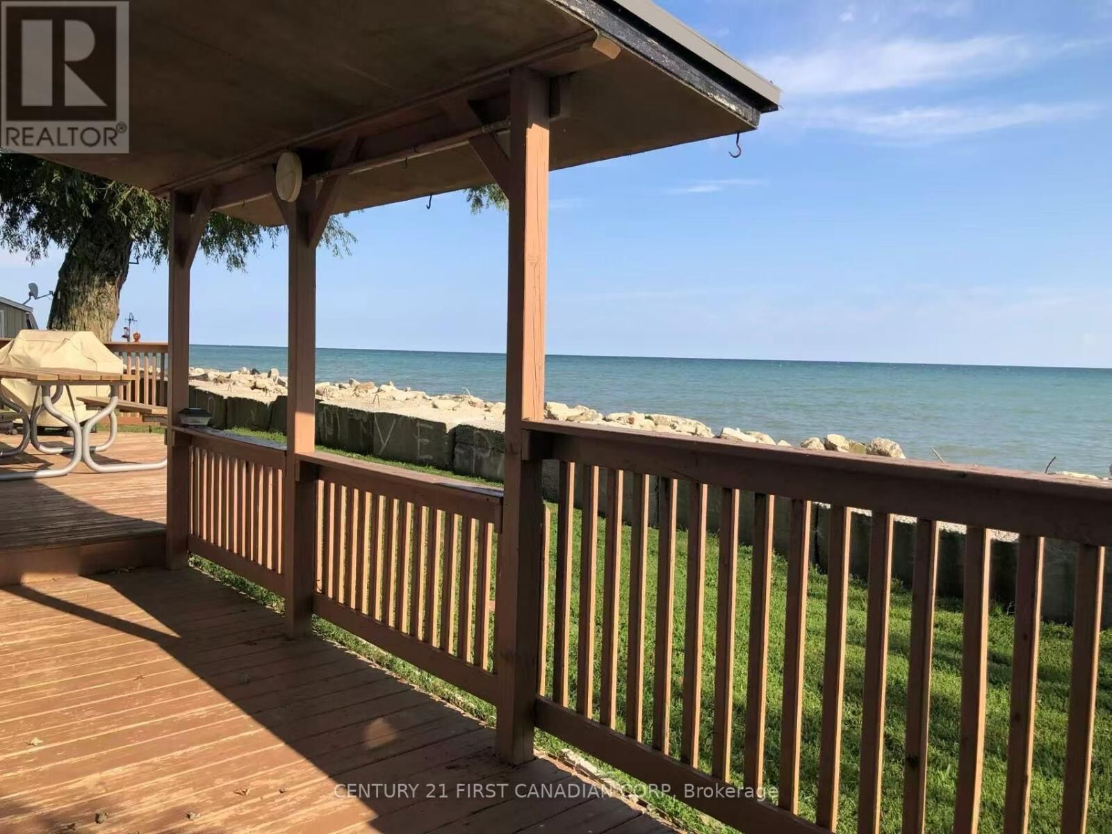 Property Photo:  18008 Erie Shore Drive  ON N0P 1A0 