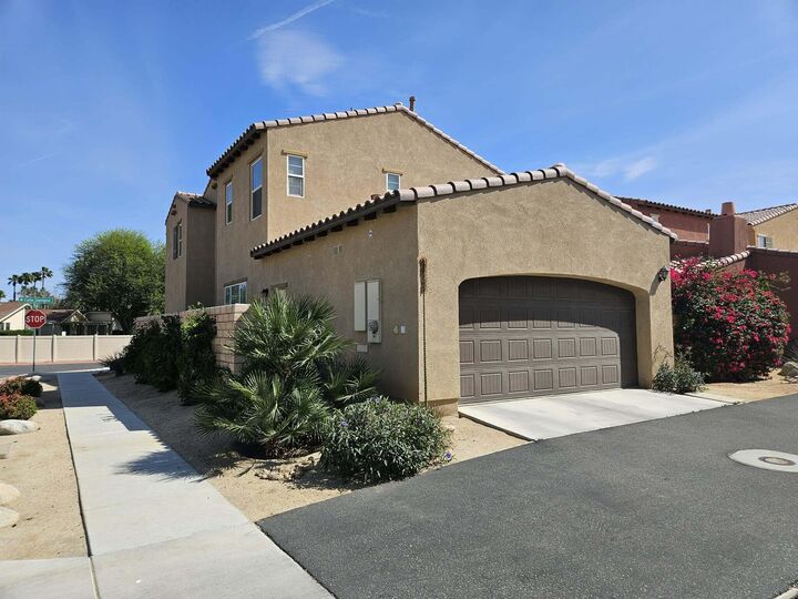 Property Photo:  585 Via De La Paz  CA 92211 