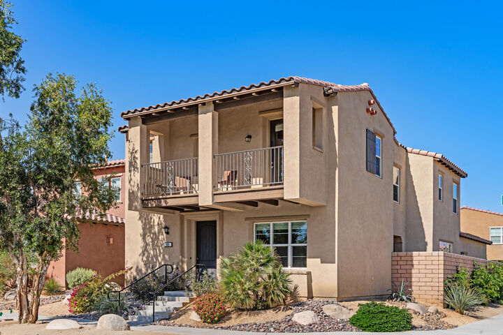 Property Photo:  585 Via De La Paz  CA 92211 