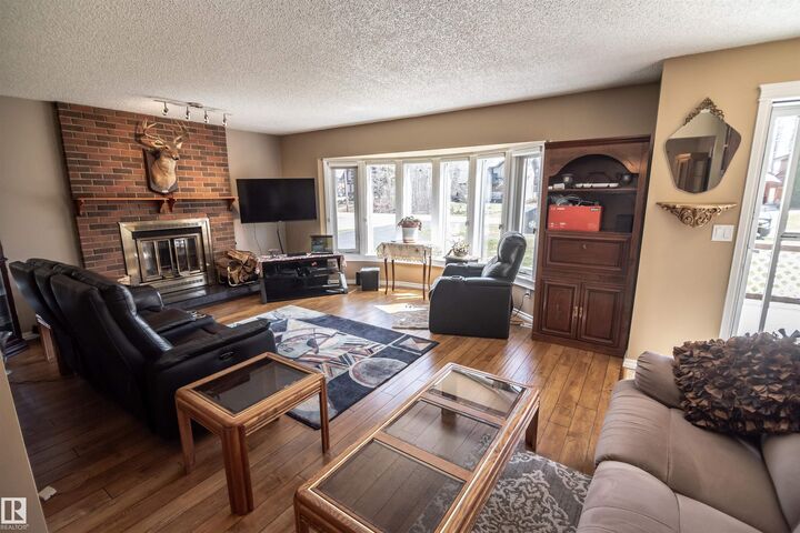 Property Photo:  4828 48 Street  AB T0E 0A0 