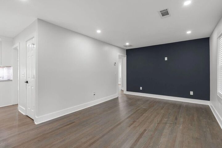 Property Photo:  2219 Sharon Way  GA 30032 