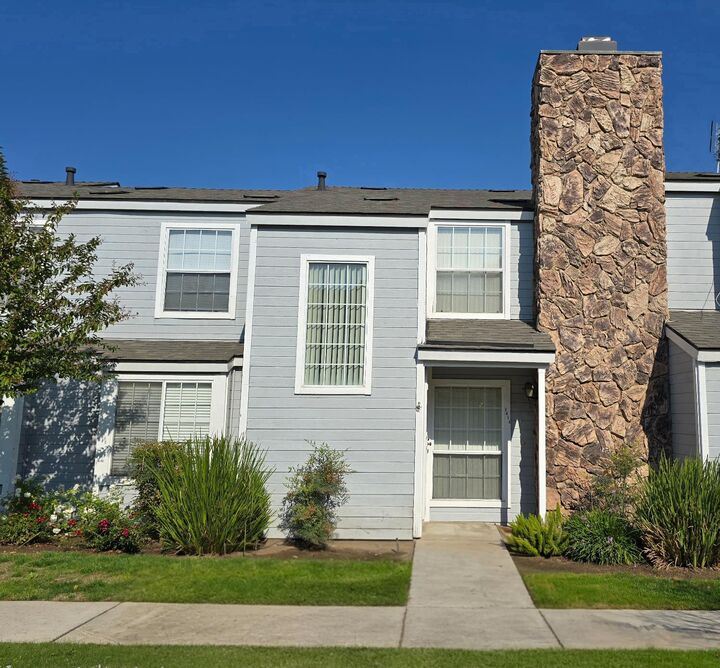 Property Photo:  1416 Plymouth Rock Way  CA 93612 